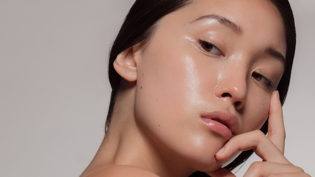 femme asiatique avec une belle peau repulper