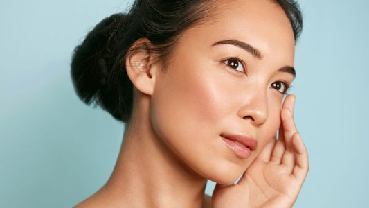 femme asiatique avec une peau très nette