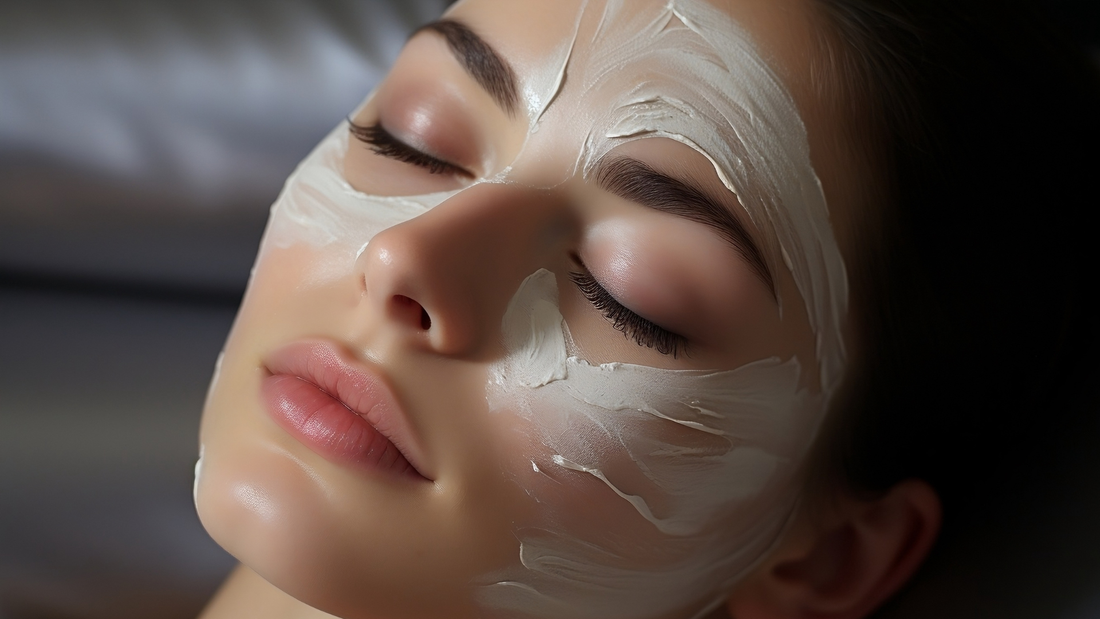 femme avec masque sur le visage