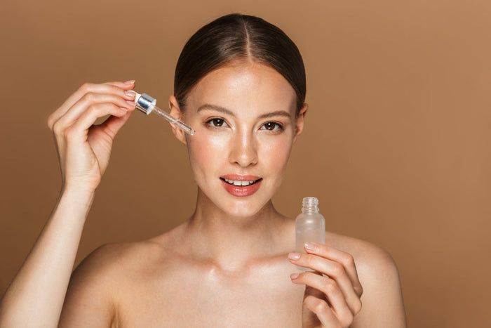 Acide hyaluronique : crème, sérum, injection ou patch — où va-t-il vraiment ?